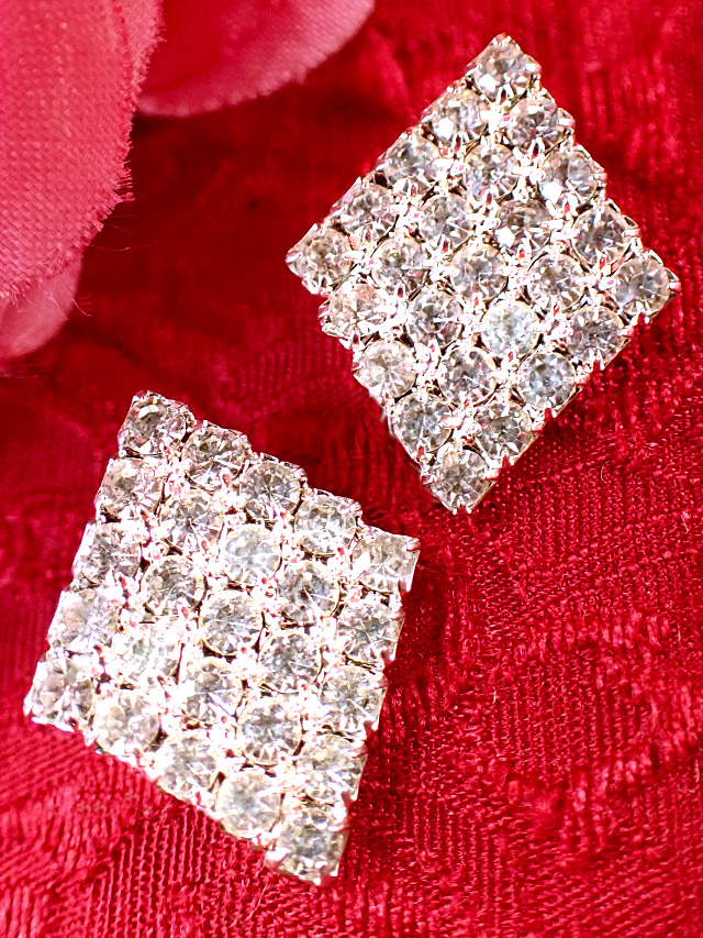 ＜英国ミッドセンチュリー＞光輝く無数のクリスタルがきれい♪光のアートのシルバープレートのイヤリング