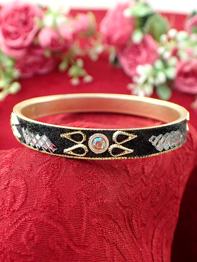 ＜英国ミッドセンチュリー＞ラメ入り黒地にミラーとクリスタル♪光り輝く金色の美しいバングル