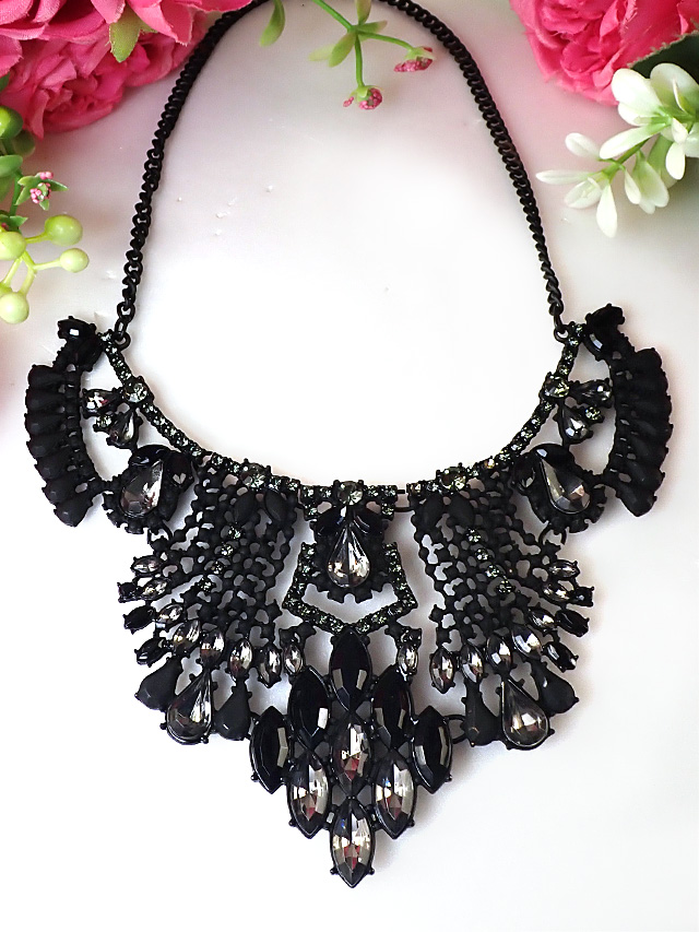 ＜英国ミッドセンチュリー＞チェーン全体がマットブラック♪クリスタルが美しいアートフルなネックレス