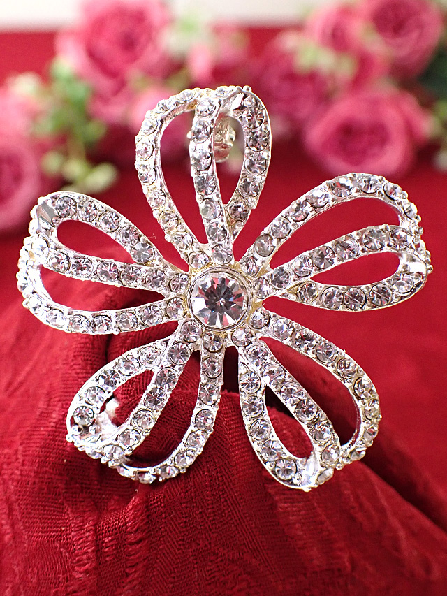 ＜英国ミッドセンチュリー＞まばゆいばかりの光の競演♪たくさんのキュービックジルコニアが輝くお花のブローチ