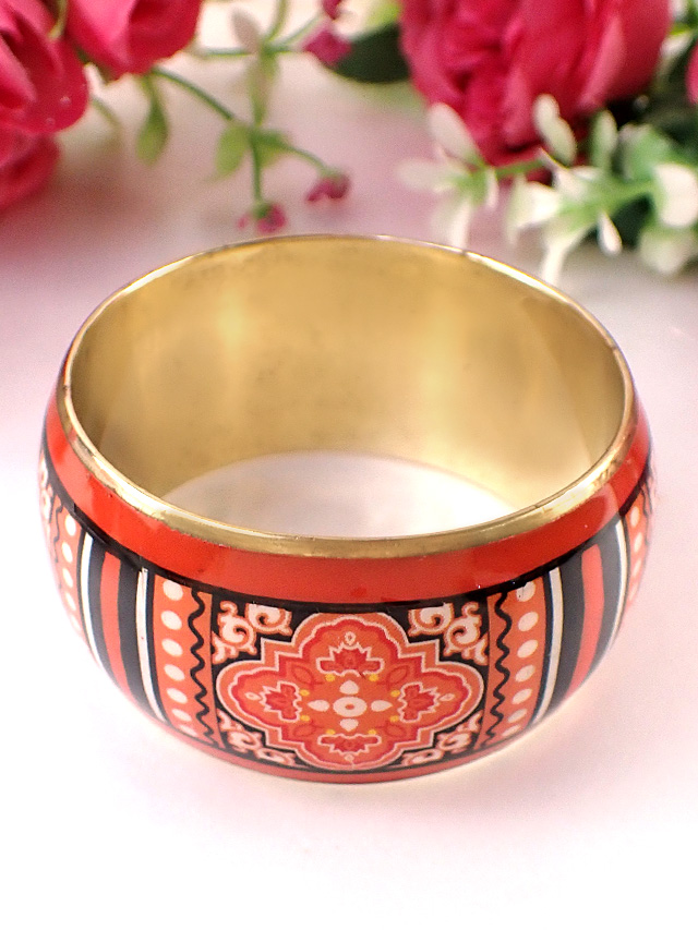 ＜英国ミッドセンチュリー＞どこかなつかしいデザイン♪フォークロアな空気が暖かい金色の真鍮のバングル