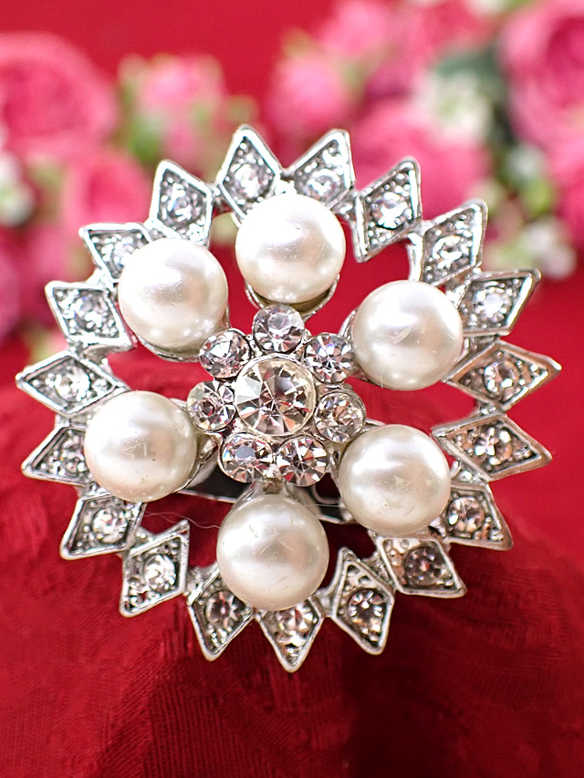 ＜英国ミッドセンチュリー＞真珠色に輝くお花♪大粒フェイクパールとキュービックジルコニアも輝く大輪のお花のブローチ