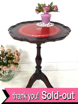 １９３０年代：赤い革張りの天板♪優雅なオールドオークのコーヒーテーブル