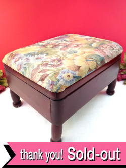 ＜英国ビンテージ＞英国の長い時が優しい♪お花模様の布の座面の収納付スツール