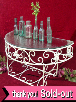 ＜英国ビンテージ＞花置き台にも♪クラシックホワイトがあたたかなアイアンと曇りガラスの壁掛けシェルフ