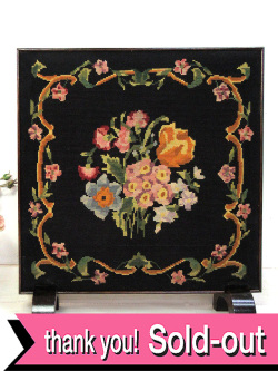 １９３０年代：ハンドメイド刺繍のお花たち♪英国のお花たちが咲いたファイヤースクリーン