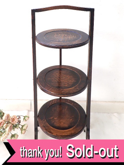 １９２０年代：レア♪無垢のオールドオーク♪英国アンティークのカントリーな折りたたみ式の３段トレイ