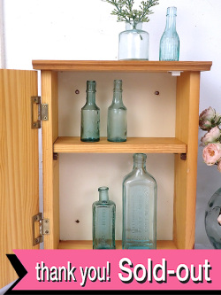 ＜英国ビンテージ＞パイン材が暖かい♪使いやすいサイズのバスルームキャビネット