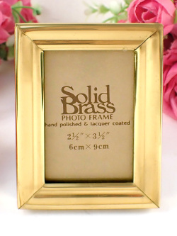 ＜英国ミッドセンチュリー＞優雅な真鍮細工♪金色が美しい小ぶりなサイズの四角いフォトフレーム