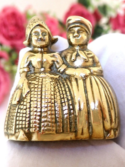 １９3０年代：伝統的な服を着たカップル♪珍しい無垢の真鍮の可愛いサイズの置物