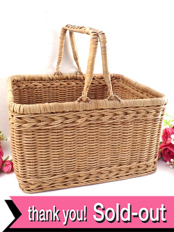 ＜英国ハンドメイド＞カントリーな英国の可動式持ち手付のしっかりとしたバスケット