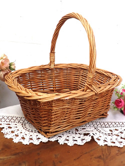 ＜英国ハンドメイド＞英国カントリーサイドの空気♪しっかりとした持ち手付のスモールサイズのバスケット