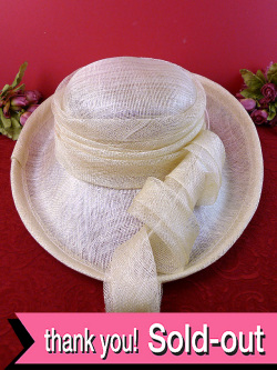 ＜英国ビンテージＨＡＴ：未使用品＞優雅な淡いクリーム色のおリボン♪ヴィクトリアン貴婦人のようなお帽子