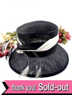 ＜英国ビンテージＨＡＴ：デッドストック（未使用品）＞優雅な黒とオフホワイトの羽根♪ヴィクトリアン貴婦人のようなお帽子