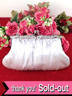 ＜Farfalla＞美品♪輝くシルバーファブリック♪全体が銀色に輝く英国のすばらしいパーティバッグ