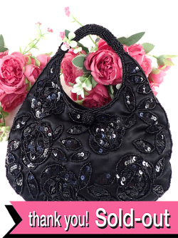 ＜英国パーティバッグ＞輝くビーズとスパンコール♪黒地に咲く黒いバラたちのビーズのパーティバッグ