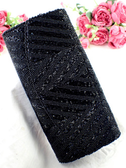 ＜英国パーティバッグ＞シックな黒い輝きの総ビーズたち♪貴重なデザインが素晴らしいクラッチバッグ