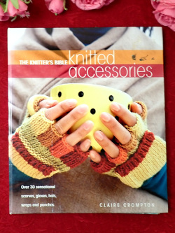 ＜英国手芸ＢＯＯＫ＞「knitted accessories」♪マフラーや帽子etc英国流ニッティングの素敵なご本