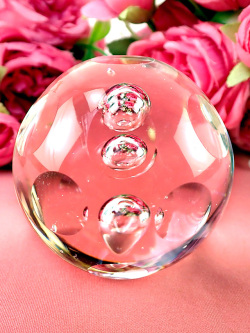 ★★＜英国ハンドメイド＞透き通るような透明ガラス♪３つの大きな気泡が惑星のようなとても大きなペーパーウェイト