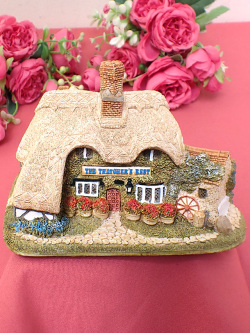 ＜Lilliput Lane＞「Thatcher’s Rest」♪英国カントリーサイドの小さなホテルの英国カントリーコテージのとても大きなフィギュア