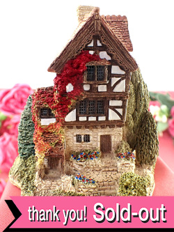 ＜Lilliput Lane＞「Four Seasons」♪春夏秋冬の四季シリーズの秋をテーマにしたオールドカントリーコテージのフィギュア