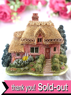 ＜Lilliput Lane＞「GOLDEN YEARS」♪退職後の穏やかな黄金期（Golden Years）の幸福な田園生活をテーマにしたオールドカントリーコテージのフィギュア