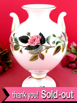 ＜廃盤レア♪ウェッジウッド＞１９５９年：「HATHAWAY ROSE（ハザウェイローズ）」のピンクのバラのとても大きなフラワーベース