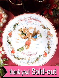 ＜英国流クリスマス＞「ウェッジウッド限定品」1994年：ビアトリクス・ポターさん♪楽しい薪集め♪ピーターラビットのクリスマス・プレート「オリジナルBOX付き」