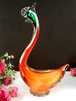 ＜英国ハンドメイド＞透明度の高いオレンジ色のクリスタルガラス♪手仕事のカットガラスがきれいな大きなニワトリさんの置物