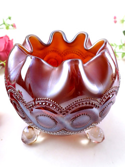 ＜アメリカ製＞1920年代：CARNIVAL GLASS（カーニバルガラス）幻想的な輝き♪工芸品のような足つきボウル