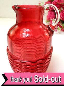 ＜英国アンティーク＞１８９０年代：ヴィクトリアン時代♪とても貴重なクランベリーガラスの優雅なジャグ