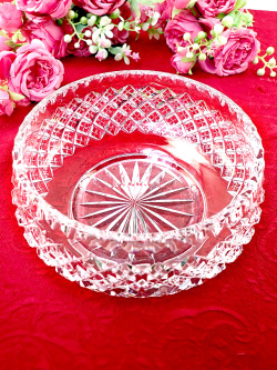 ★★＜英国ハンドメイド＞１９３０年代：美しいデザインの立体的なガラス細工♪ずっしりと重たい分厚いクリスタルガラスの光のボウル