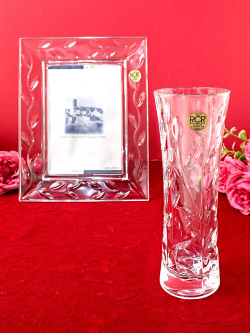 ＜イタリア製：未使用品＞「RCR」素晴らしいガラス細工♪イタリアトスカーナ生まれのクリスタルガラスのフォトフレーム＆フラワーベース「２点セットお箱付き」