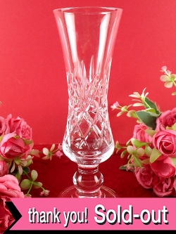 ＜英国ミッドセンチュリー＞植物模様が美しいカットガラス♪ぽったりと分厚いクリスタルガラスのフラワーベース