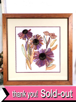 ＜英国ハンドクラフト＞英国の明るいお花たち♪あたたかな手刺しゅうとパッチワークのとても大きな額