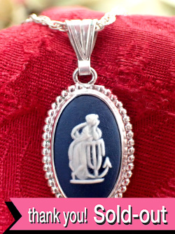 ＜英国スターリングシルバー：ウェッジウッド＞とても珍しいポートランドブルージャスパー♪優雅な女神様のネックレス「専用のお箱＆ミニパンフレット付」