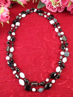 ＜英国コスチュームジュエリー＞チェーン全体がヨーロピアンガラス♪全長１１５cmシックな色づかいがきれいなの超ロングネックレス