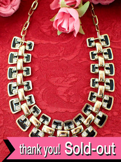 ＜MARKS & SPENCER＞黒いエナメルとクリスタルの競演♪びっしりと輝く豪華なマークス＆スペンサーのネックレス