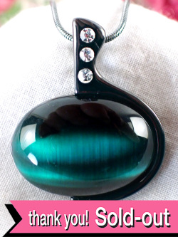 ＜英国ミッドセンチュリー＞超大粒：緑色のタイガーズアイ♪ジルコニアも輝くアートフルで大きなネックレス