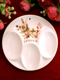 ＜マークス＆スペンサー＞「MELAMINE SPOON REST」♪ローズヒップのアレンジメントが優しい珍しいスプーンレスト