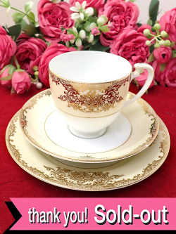 ＜オールドノリタケ＞１９５１年～５３年：貴重な金盛りのお花たち♪金色に輝くトリオ「専用ディスプレイスタンド付」