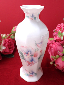 ＜エインズレイ＞「Little Sweetheart 」♪英国カントリーサイドの蝶々とお花たちのふっくら優しいフォルムのフラワーベース