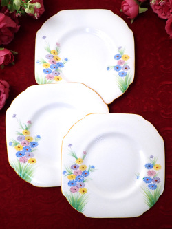 ＜GRAFTON＞デイジーのお花たち♪英国グラフトンのケーキ皿「３枚セット」