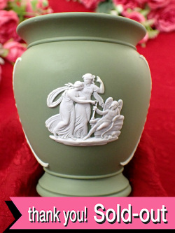 ＜廃盤レア♪ウェッジウッド＞愛らしい天使と女神様のレリーフ♪貴重なグリーンジャスパーのフラワーベース