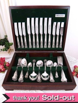 ＜ONEIDA＞１９３０年代：ヴィクトリアンデザインのシルバープレートのカトラリー４４本セット「収納木箱付」