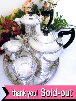 ＜英国銀器：VINERS＞１９３０年代：優雅なアールデコデザイン♪銀細工が優雅なティーポットセット「５点セット：トレイ付」