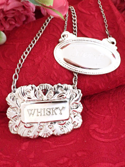 ＜英国ミッドセンチュリー＞２つの紋様が素敵♪銀細工が美しいシルバープレートのボトルタグ「２個セット」