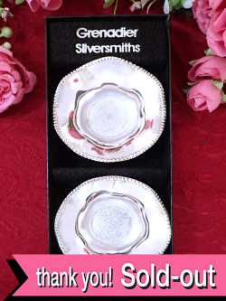 ＜英国銀器＞「Grenadier Slversmiths」♪優雅な銀細工が美しいシルバープレートのスモールカップ「お箱付」