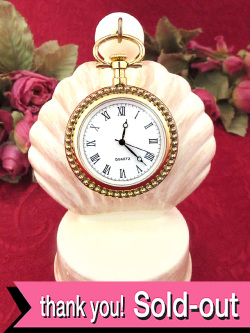 【３０日間保証付】時計の裏にルネッサンスの絵画♪立体的な細工が優雅な金色の懐中時計「スタンド付」