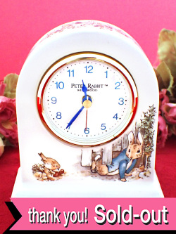 【３０日間保証付：ウェッジウッド】「ピーターラビット」♪英国の愛らしいウサギさんの大きな陶器の置時計